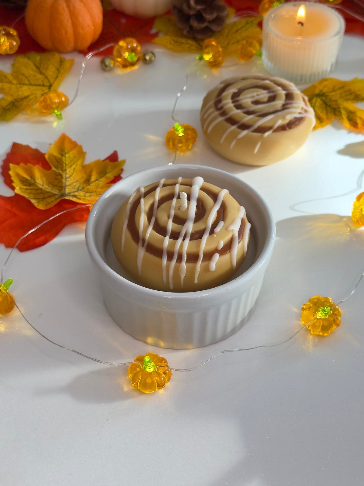 Cinnamon roll scented candle